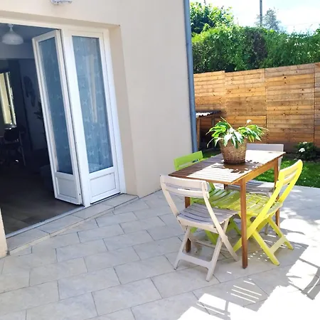 펜션 Charming House Located In La Foret *