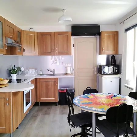 펜션 Charming House Located In La Foret *